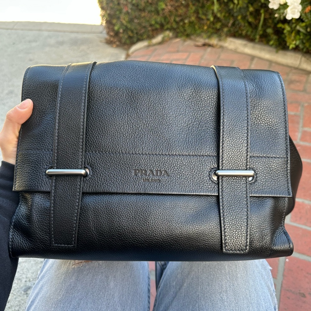Beautiful genuine Prada bag in mint condition - Picture 3 of 11